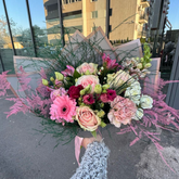 Buchet "Chloe" cu trandafiri și lisianthus
